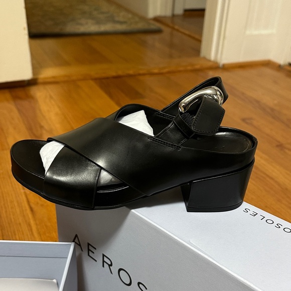 New in box. Aerosoles. Chrystie black leather sandal. 7.5 - Picture 3 of 6